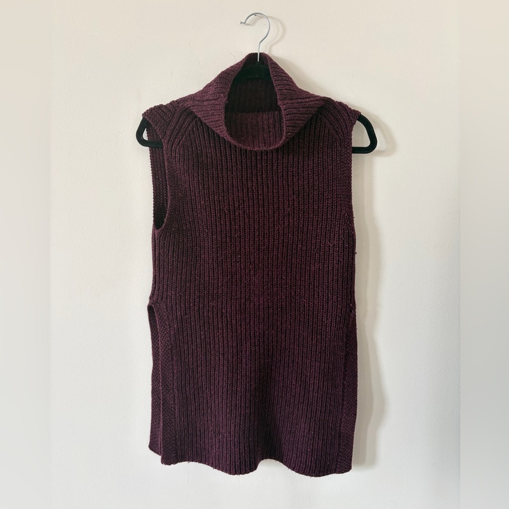 Aritzia Burgundy/purple Sleeveless Sweater
